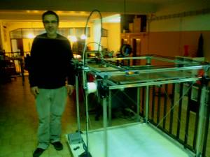 mauricio_yla_impresora_gigante.jpg mauricio_yla_impresora_gigante.jpg