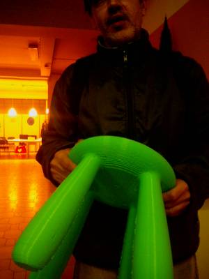 replica_de_silla.jpg replica_de_silla.jpg